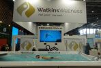 Démonstration du spa Endless Pools sur le stand de Watkins Wellness