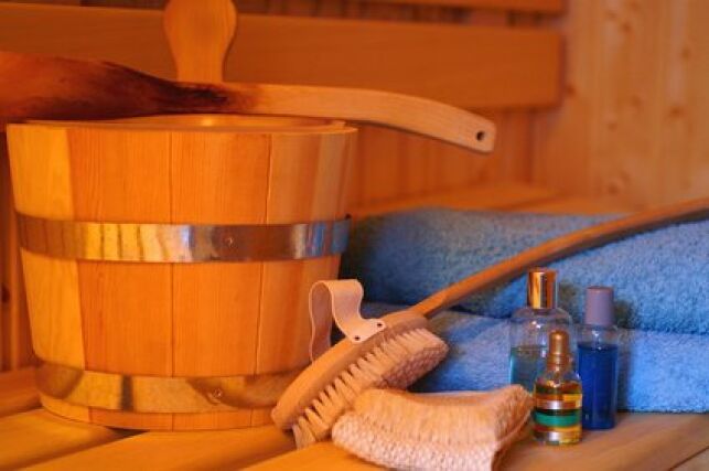 Les accessoires de sauna ne sont peut-être pas indispensables au bon fonctionnement de votre cabine mais ils en améliorent le confort.