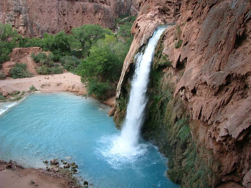 Des chutes d'eau célèbres pour leur eau bleu-verte&nbsp;&nbsp;