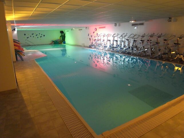 Des cours d'aquabiking sont proposés au Club Moving à Mours. Des cours d'aquabiking sont proposés au Club Moving à Mours.