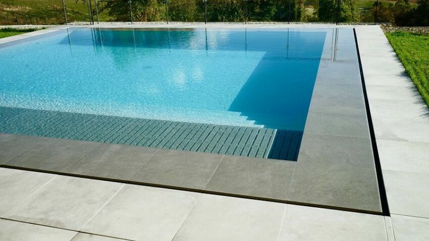 Des margelles pour une piscine miroir, par Fabemi&nbsp;&nbsp;