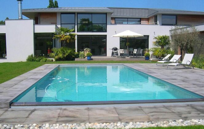 Des moments de bonheur à partager en famille ou entre amis dans cette piscine familiale © L'Esprit piscine