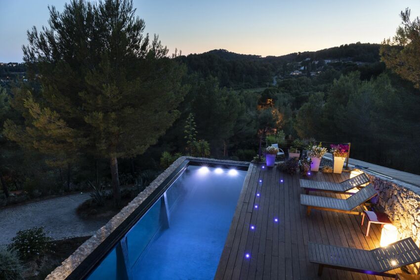 Des projecteurs LED plats adaptables à toutes les piscines&nbsp;&nbsp;