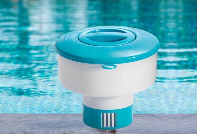 Grâce à sa capacité à accueillir des galets de chlore ou de brome jusqu’à 7,6 cm, le diffuseur de chlore INTEX est l'accessoire idéal pour maintenir une eau limpide et saine dans votre piscine.
