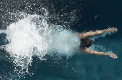 Diminuer les coups de bras sans perdre en vitesse en natation