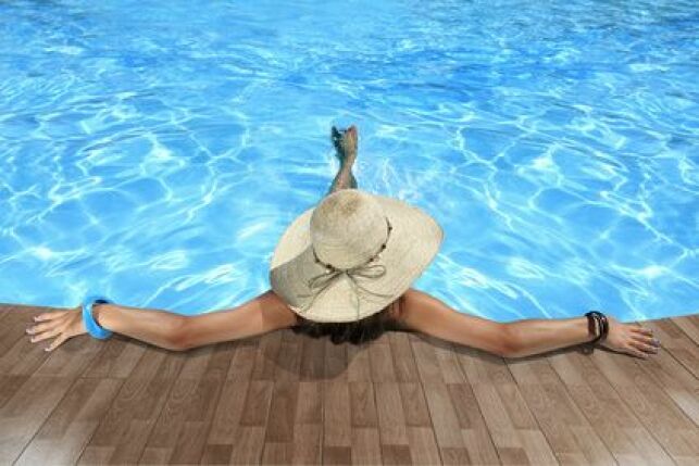 Un dôme solaire pour votre piscine vous permettra de garder la température de l'eau agréable le plus longtemps possible.