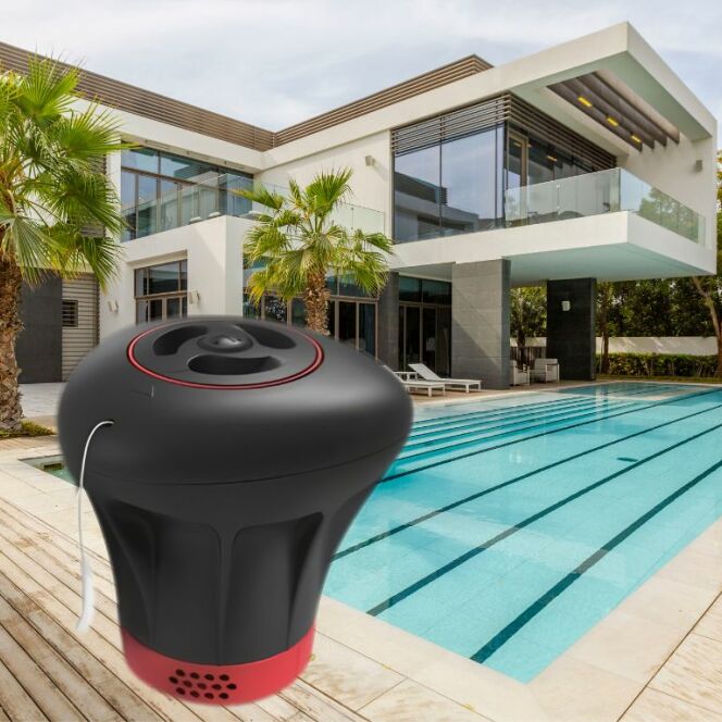 Le distributeur de chlore de Kokido au design élégant est la solution idéale pour garder votre piscine en parfait état. © Kokido