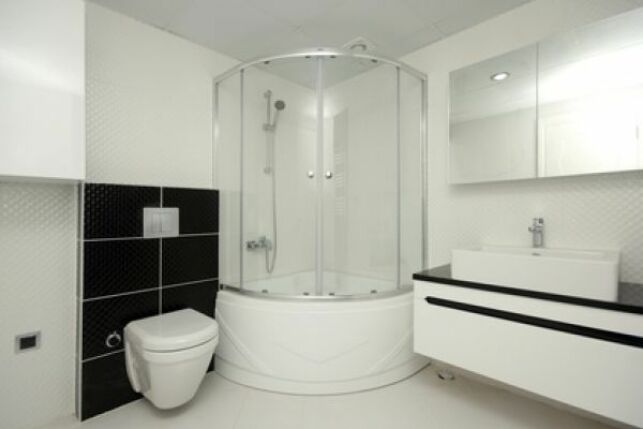 La douche massante est un élément de bien-être facile à installer et prenant peu de place.