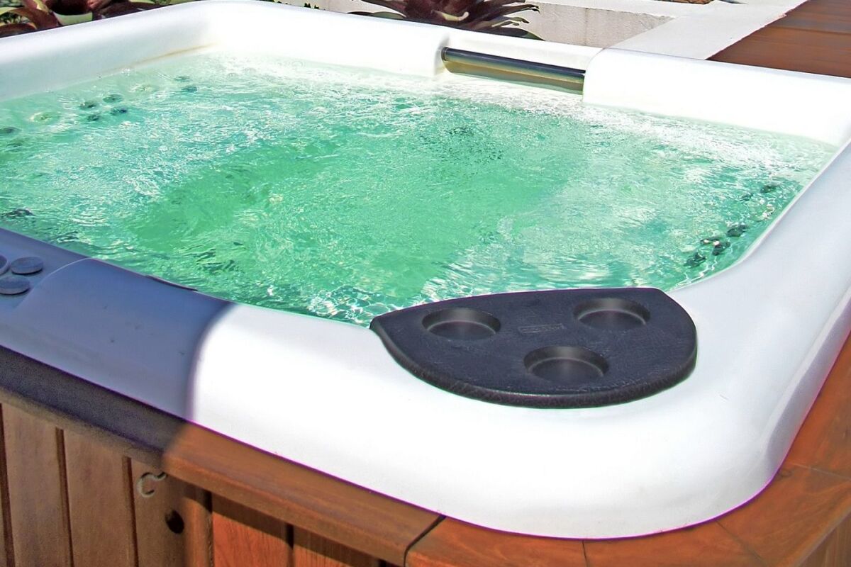 Eau verte jacuzzi