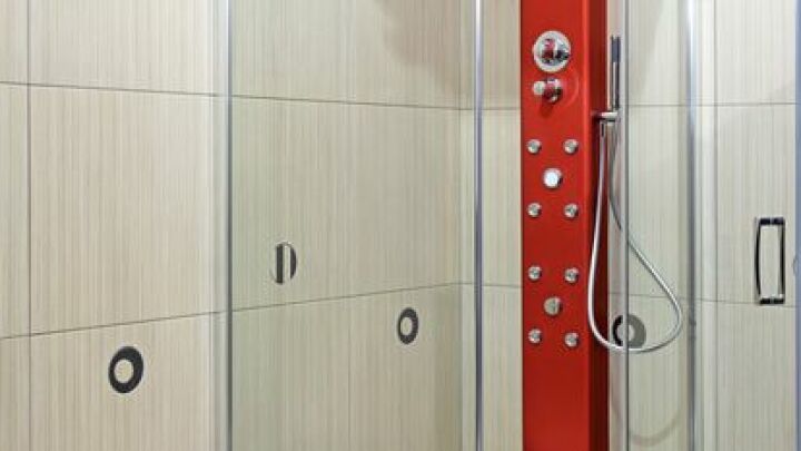 Une douche hydromassante demande un entretien régulier pour rester en bon état de fonctionnement, notamment ses buses d'hydromassage. Une douche hydromassante demande un entretien régulier pour rester en bon état de fonctionnement, notamment ses buses d'hydromassage.