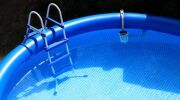 Entretien et nettoyage d'une piscine autoportée
