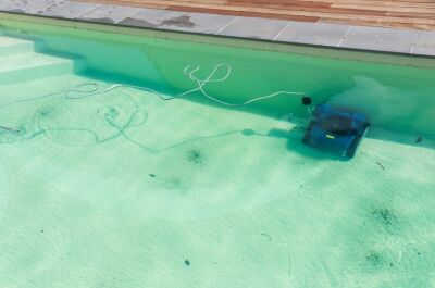 Est-il dangereux de se baigner dans une piscine verte / trouble&nbsp;?