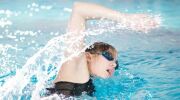 Exercices d'échauffement dans l'eau