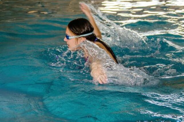 Exercices pour synchroniser les bras et les jambes en natation