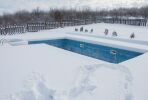 Hivernage : faut-il baisser le niveau de l’eau dans la piscine ? 