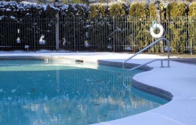 Faut-il vider une piscine en hiver ?