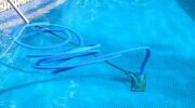 Fonctionnement d'une prise balai sur une piscine