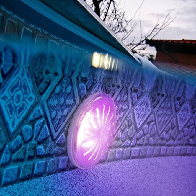 Projecteur LED multicolore pour les piscines hors sol   © GRE Pools