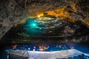 Homestead Crater : une piscine naturelle dans une grotte