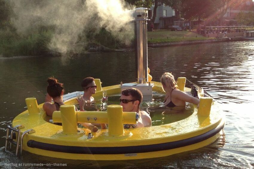 "Hot Tug" est la contraction de "hot tub" et "tug boat"&nbsp;&nbsp;