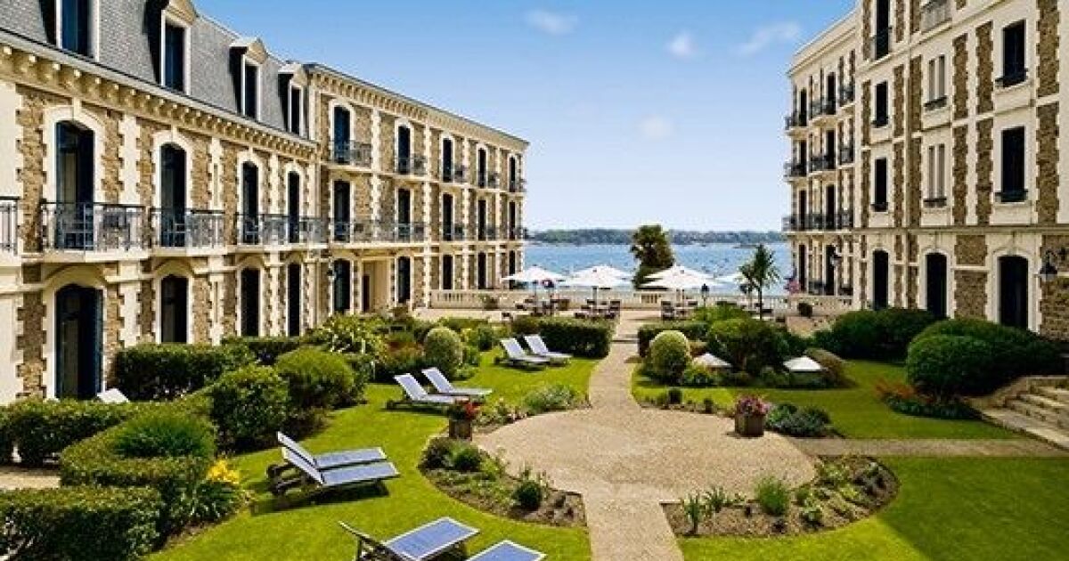 Carte Postale Ancienne Dinard - Grand Hôtel Des Bains (réf 1236165)