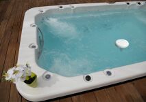 Nouveauté hth® 2023 : diffuseur de brome hth® EASYCLIC® SPA