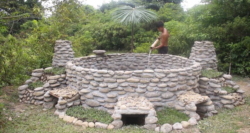 Il construit une piscine au milieu de la forêt à partir de rien&nbsp;&nbsp;