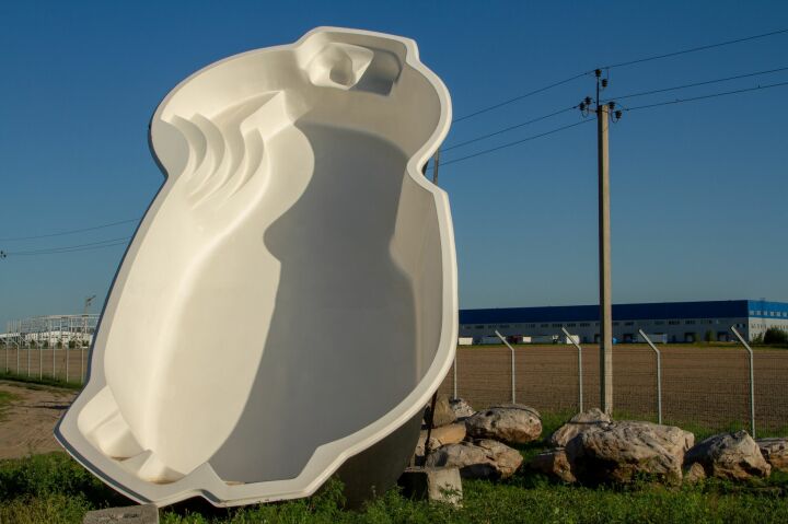 Il existe de nombreuses formes pour une piscine coque. Il existe de nombreuses formes pour une piscine coque.