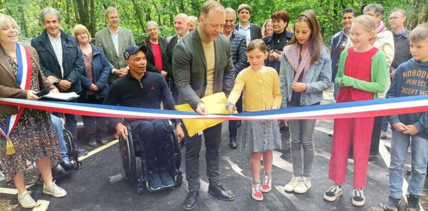 Inauguration le 13 mai 2023 avec le sous-préfet, accompagné des enfants de l'école et des parrains du site&nbsp;&nbsp;