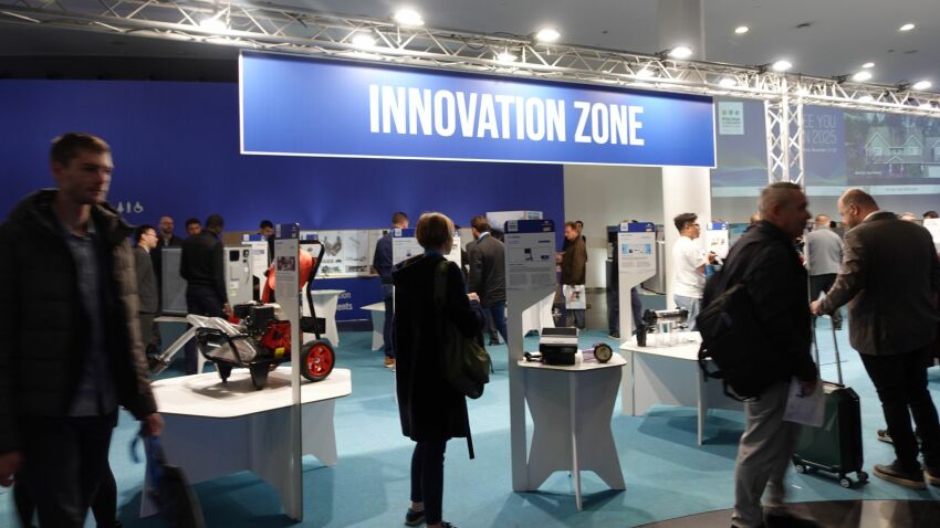 À l'entrée du salon étaient exposées les innovations participantes aux Innovations Awards&nbsp;&nbsp;