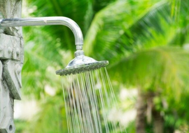 Installation d’une douche d’extérieur 