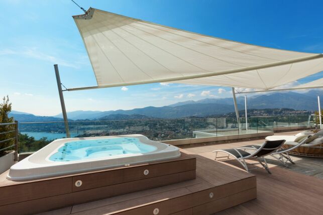 Installer un spa à débordement