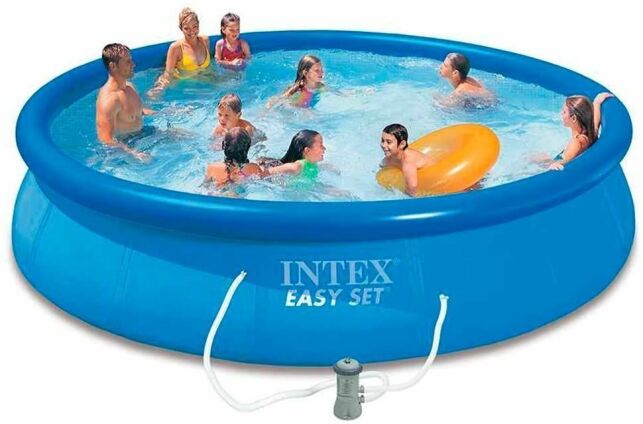 Facile à installer, cette piscine autoportante vous offrira de joyeux moments entre amis