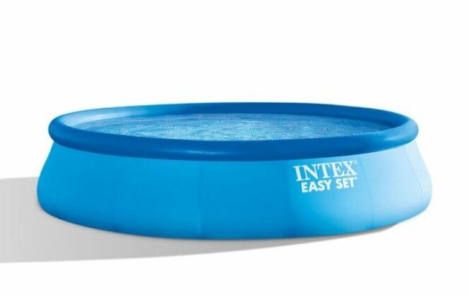 La piscine ronde Easy Set fera le bonheur des grands et des petits. © INTEX