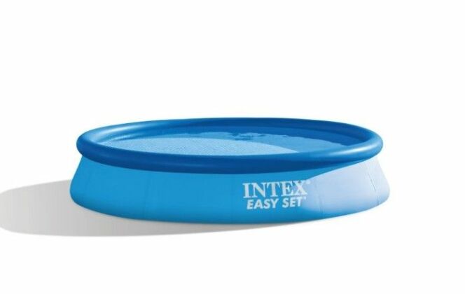 La piscine autoportante Easy Set deviendra votre principale source de distraction. © INTEX