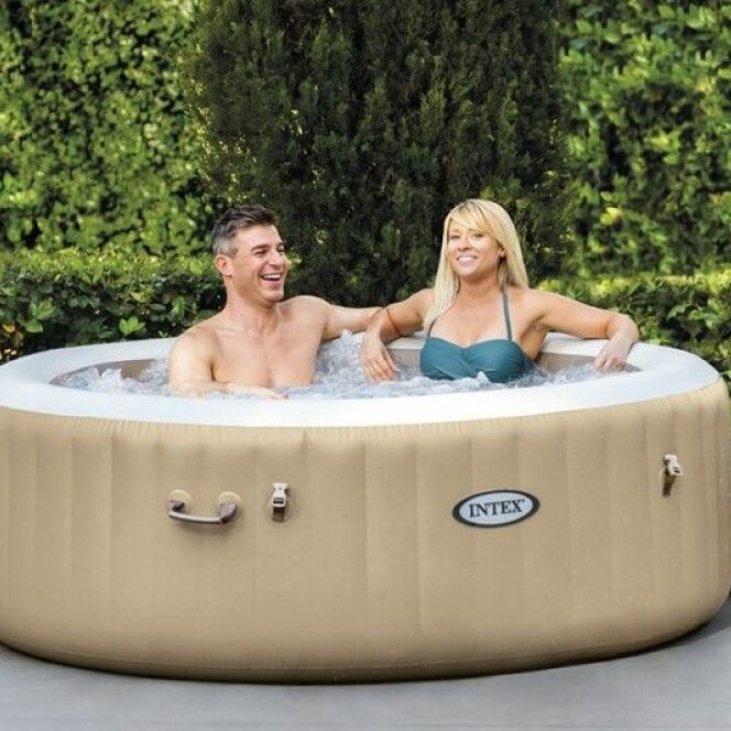 Le spa gonflable Pure Spa Sahara est design et résistant. © INTEX