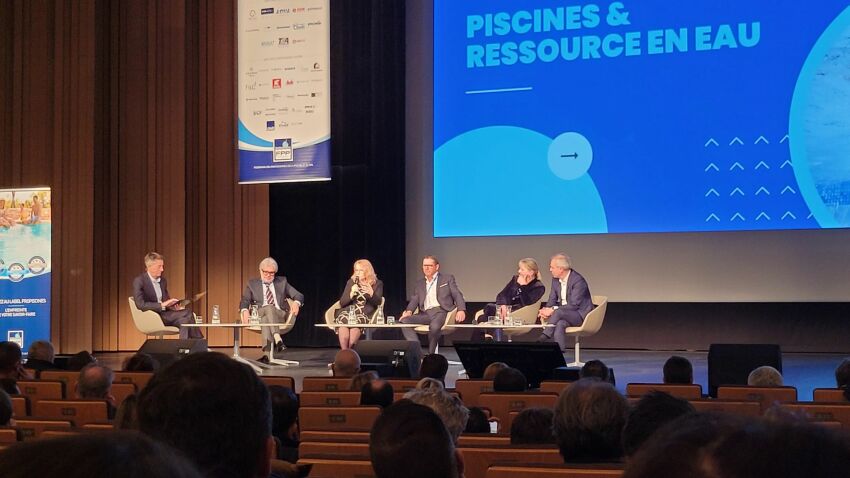 Jean-Michel Susini, Joëlle Pulinx, Luc Barriol, Marillys Macé et François de Rugy lors de la Table Ronde Piscines et Ressource en Eau&nbsp;&nbsp;