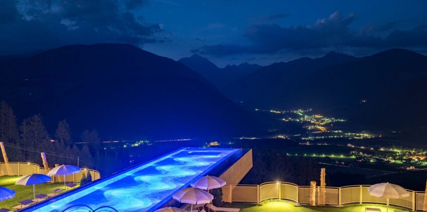 L'ambiance nocturne de cette piscine au coeur du Tyrol&nbsp;&nbsp;