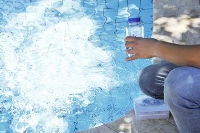 L’analyse de l’eau d’une piscine au sel