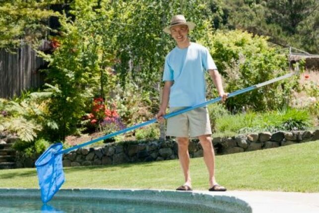 L'entretien quotidien d'une piscine