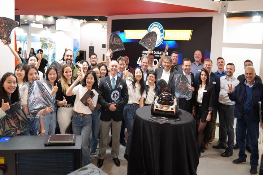 L'équipe Fairland et ses partenaires sur le stand de la marque au Salon Piscina & Wellness de Barcelone 2023
&nbsp;&nbsp;