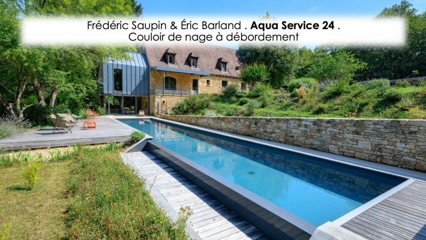 Couloir de nage à débordement. Réalisation : Aqua Service 24. Architecte : Coq X LeFrancq 