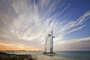L’un des hôtels les plus luxueux du monde : Burj-Al-Arab à Dubaï