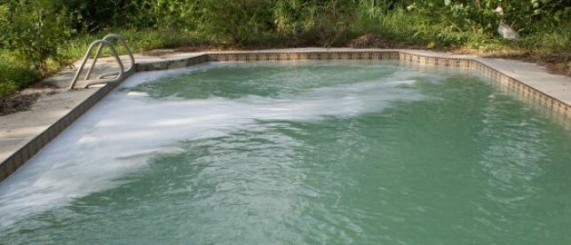 L’hypochlorite de calcium pour une piscine