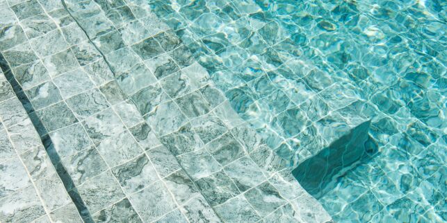 L'utilisation raisonnable des produits d'entretien aide à réduire le budget annuel de maintien de la piscine.