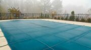 La couverture de piscine rigide : un système de sécurité