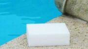 Les gommes anti-taches pour piscine
