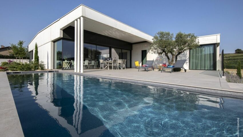 La piscine a été construite à Verzé, dans le 71.&nbsp;&nbsp;