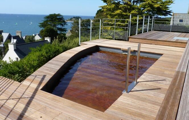 Piscine à fond mobile avec revêtement en bois © L'Esprit piscine