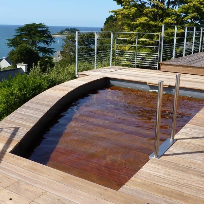 Piscine à fond mobile avec revêtement en bois © L'Esprit piscine